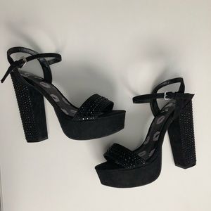 Juicy Couture: Black Suede Heels w/rhinestones